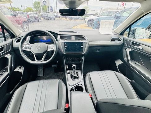 Certified 2024 Volkswagen Tiguan SE w/ MDO Package, Three-Row FWD image 10
