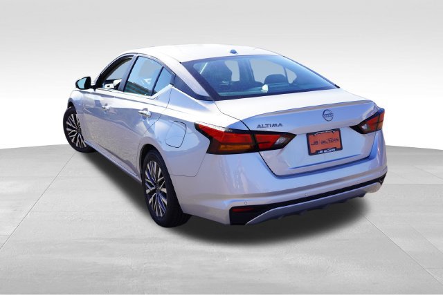 Used 2025 Nissan Altima 2.5 SV FWD image 7