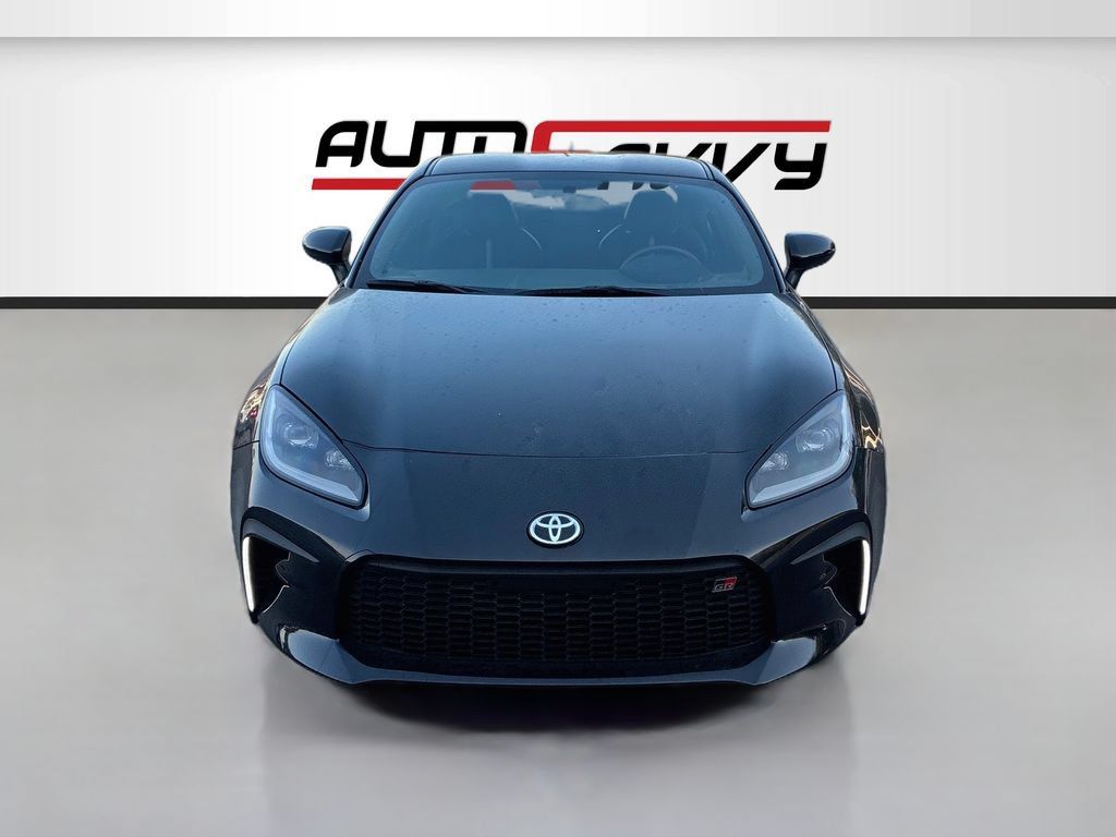 Used 2025 Toyota GR86 Premium w/ ALL Weather Mat Package (TMS) RWD image 2