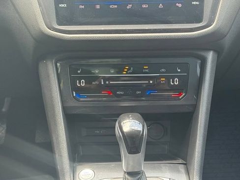 Used 2024 Volkswagen Tiguan SE AWD/4WD image 18