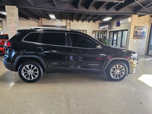 Used 2019 Jeep Cherokee Latitude Plus w/ Comfort/Convenience Group image 8