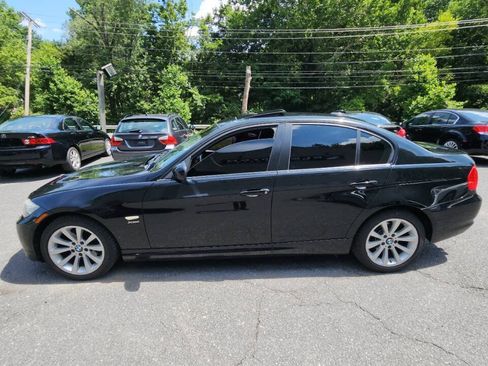 Used 2011 BMW 328i xDrive Sedan AWD/4WD image 4