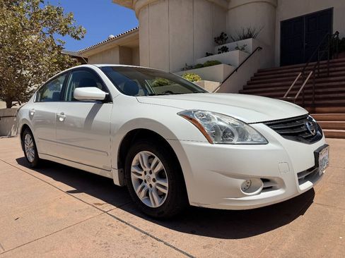 Used 2011 Nissan Altima 2.5 S w/ Convenience Pkg FWD image 1