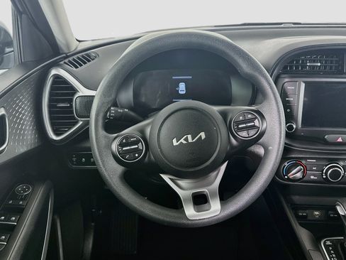Used 2025 Kia Soul LX w/ LX Technology Package FWD image 18