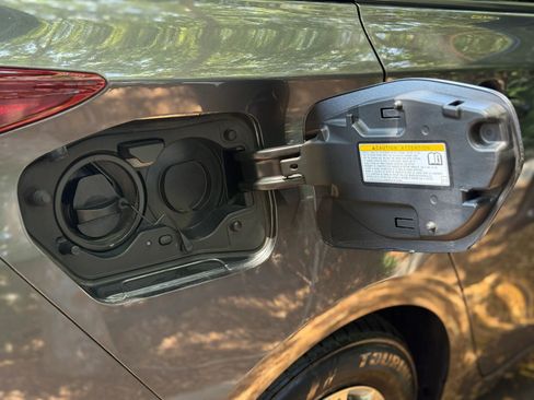 Used 2019 Toyota Prius Prime Advanced image 30