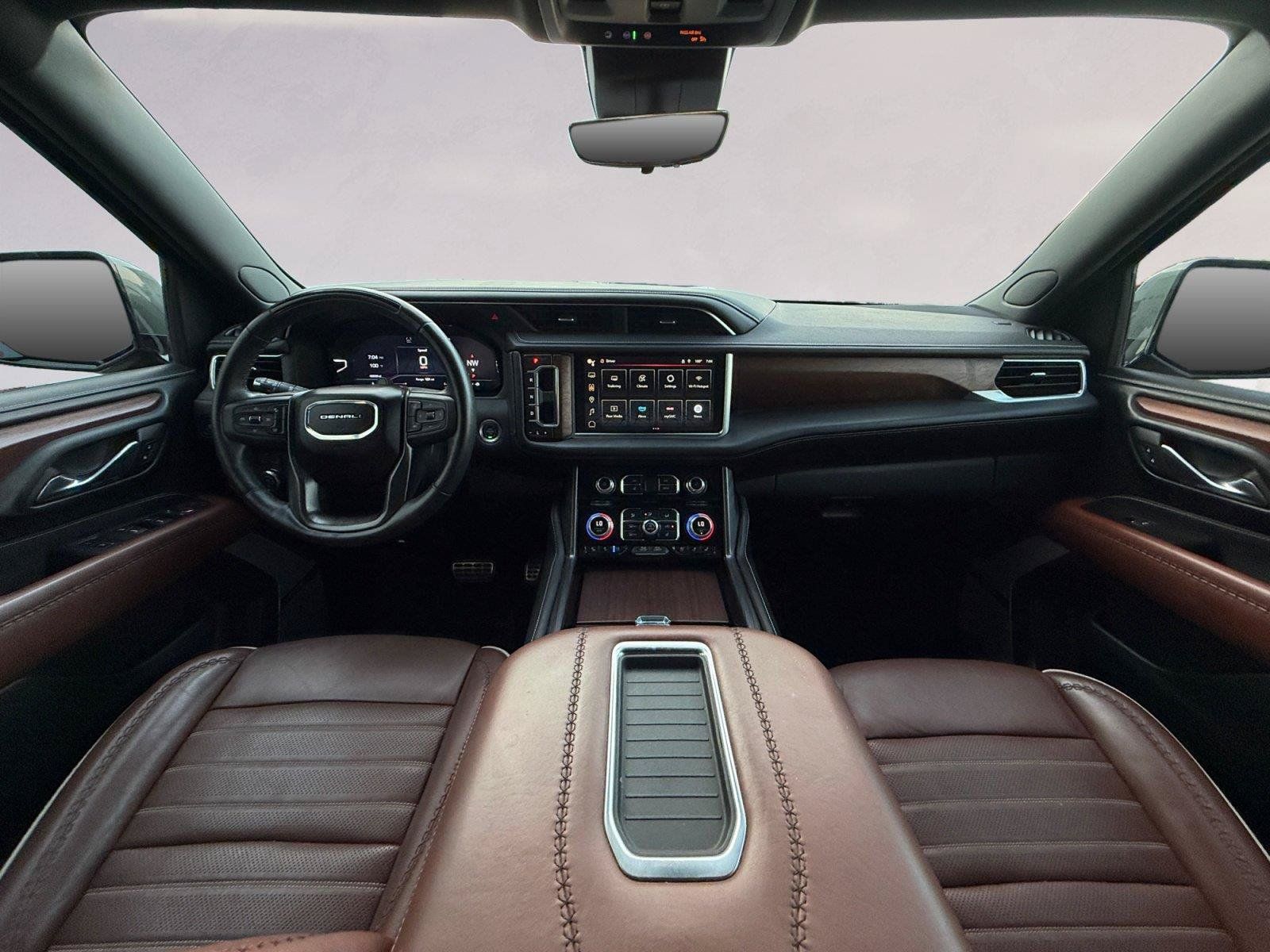 Used 2024 GMC Yukon XL Denali Ultimate AWD/4WD image 10