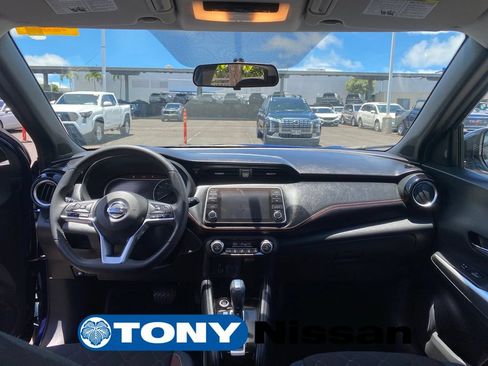Used 2018 Nissan Kicks SR FWD image 16