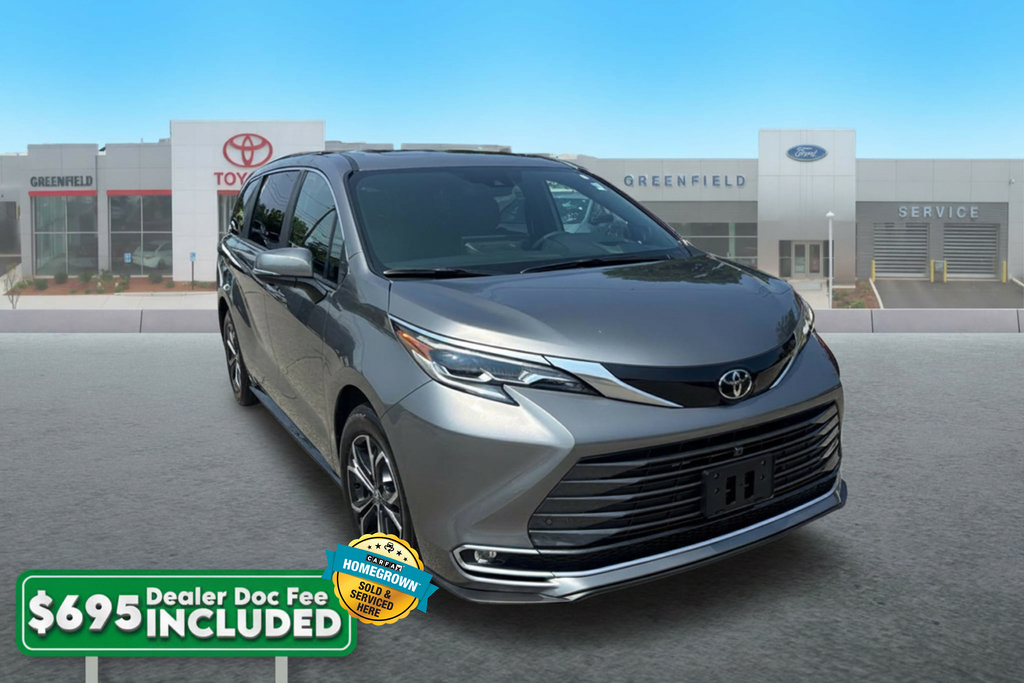 Used 2026 Toyota Sienna Platinum AWD/4WD image 1