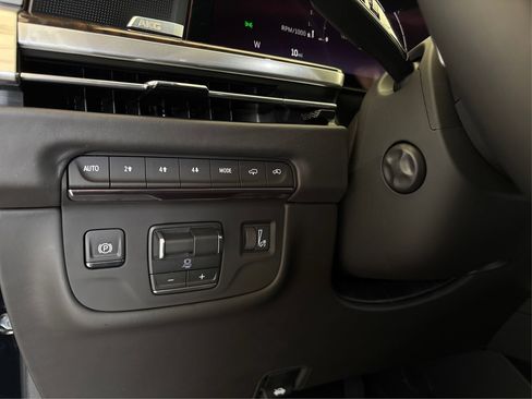 New 2026 Cadillac Escalade ESV Platinum Sport w/ LPO, Floor Liner Package AWD/4WD image 20