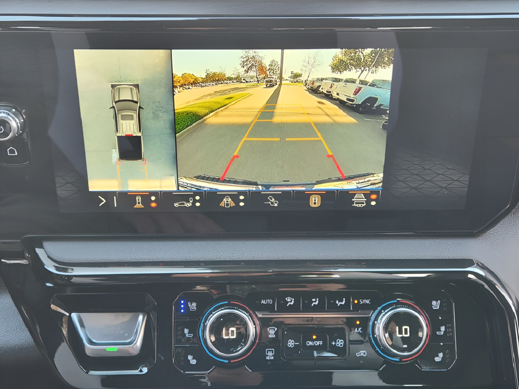 Used 2025 GMC Sierra 1500 AT4 w/ Technology Package AWD/4WD image 17