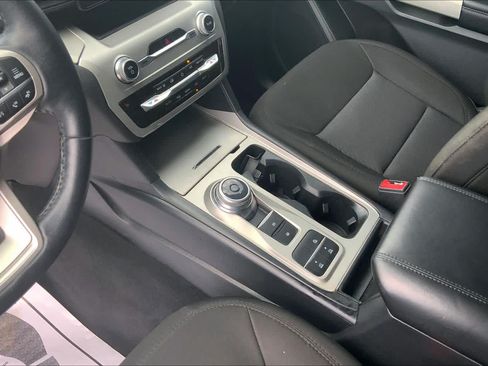 Used 2022 Ford Explorer XLT RWD image 17