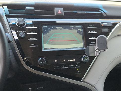 Used 2018 Toyota Camry SE FWD image 28