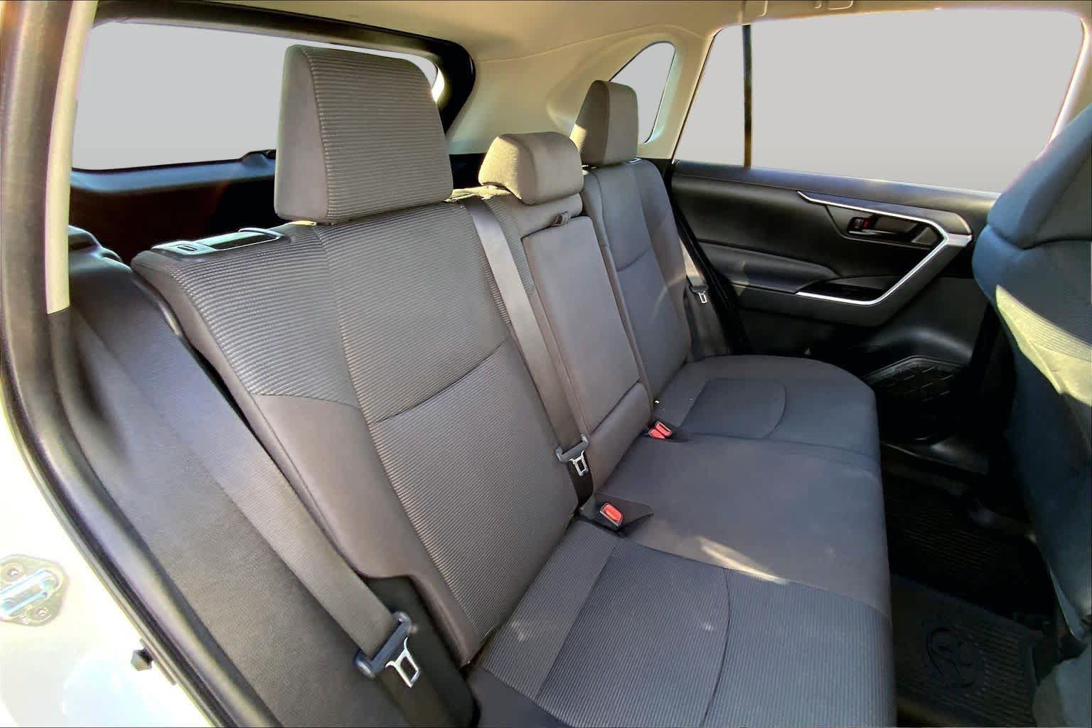 Used 2021 Toyota RAV4 LE FWD image 19