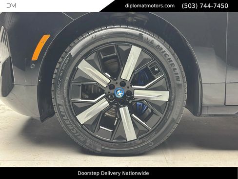 Used 2024 BMW iX xDrive50 w/ Sport Package AWD/4WD image 43