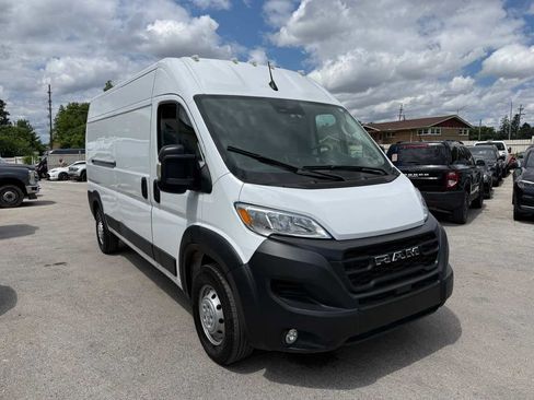 Used 2025 RAM ProMaster 2500 w/ Convenience Group FWD image 4