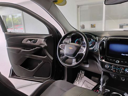 Used 2021 Chevrolet Traverse LT FWD image 77