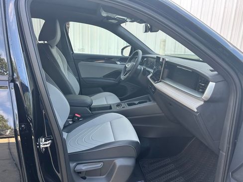 New 2026 Volkswagen Tiguan SE R-Line FWD image 33
