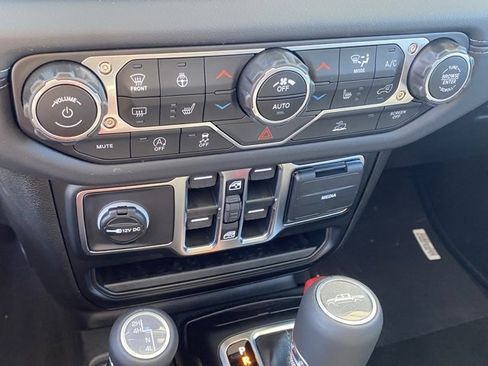 New 2025 Jeep Gladiator Sport image 22