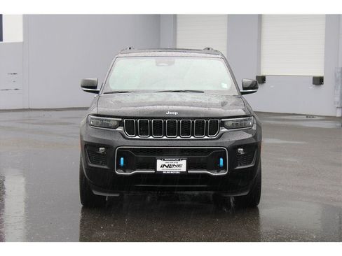 Used 2022 Jeep Grand Cherokee Overland w/ Luxury Tech Group IV AWD/4WD image 5