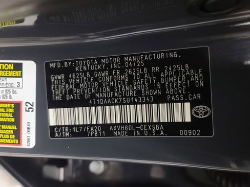 Used 2025 Toyota Camry SE image 40