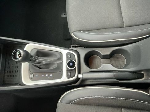 Certified 2023 Hyundai Venue Limited FWD image 24