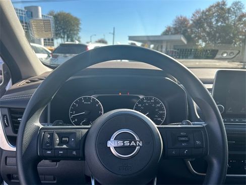 Certified 2023 Nissan Rogue S image 12