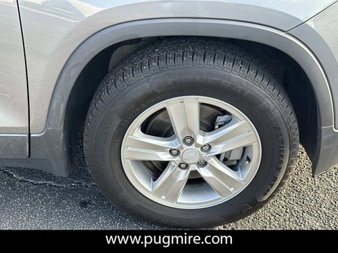 Used 2020 Chevrolet Trax LT w/ LT Convenience Package image 12