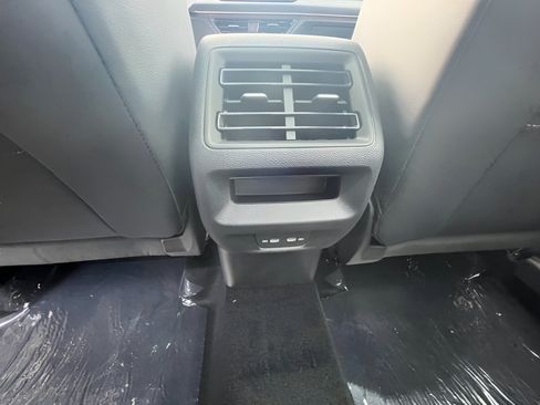 New 2025 Volkswagen Tiguan SE image 23