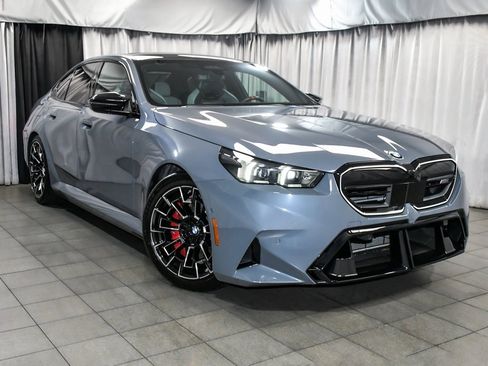 Used 2025 BMW M5 w/ Executive Package image 3