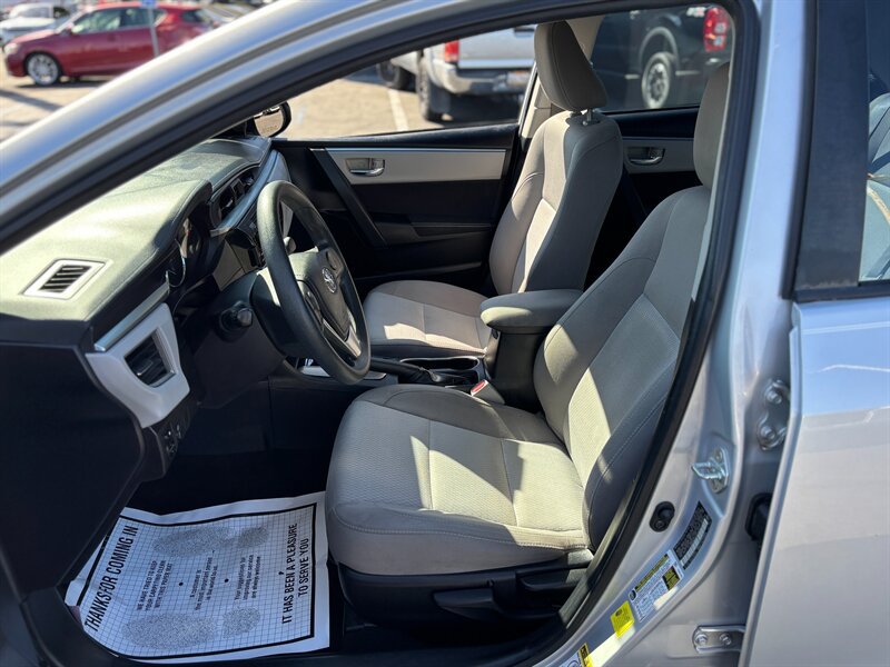Used 2016 Toyota Corolla LE FWD image 8