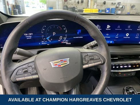Used 2024 Cadillac XT4 Premium Luxury w/ Cold Weather Package AWD/4WD image 15