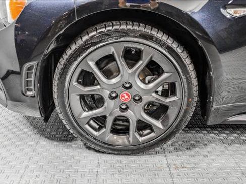Used 2018 FIAT 124 Spider Abarth w/ Convenience Group RWD image 29