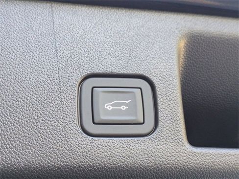 New 2025 Chevrolet Equinox EV RS image 32