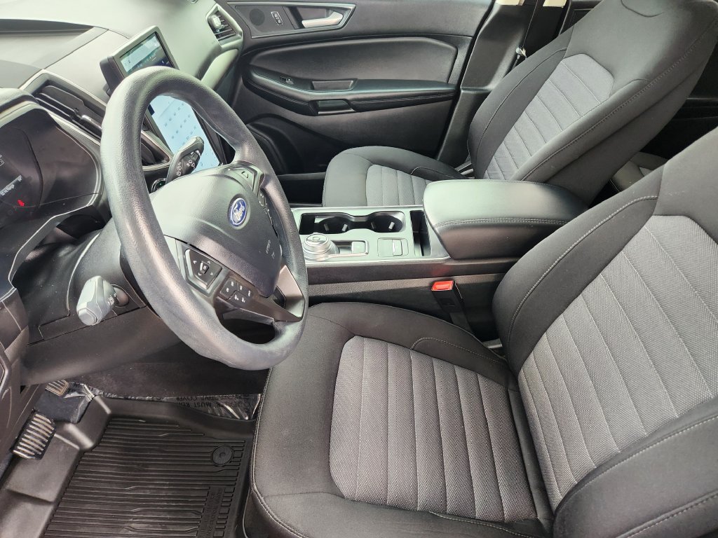 Used 2024 Ford Edge SE w/ Black Appearance Package AWD/4WD image 4
