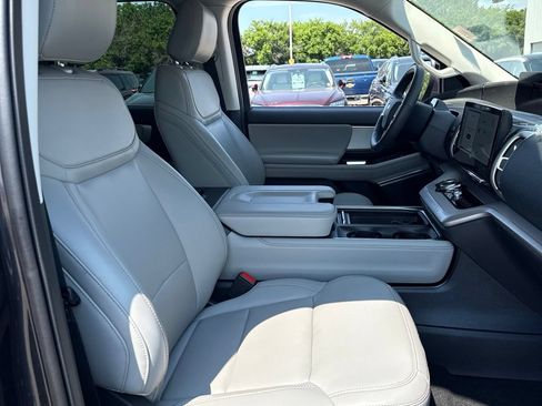 Used 2025 Ford Expedition Active AWD/4WD image 47