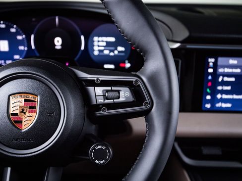 New 2026 Porsche Macan Electric RWD image 16