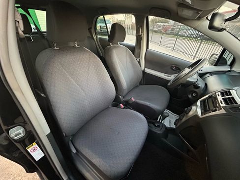 Used 2010 Toyota Yaris 4-Door Hatchback image 13