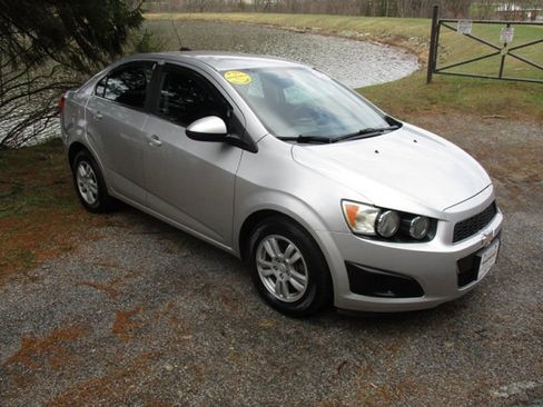 Used 2015 Chevrolet Sonic LT image 2