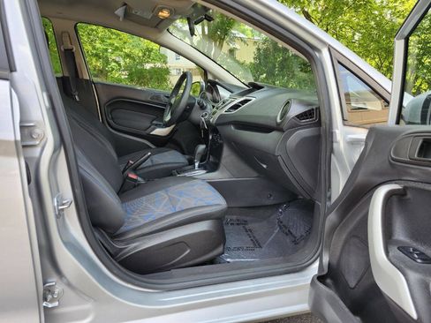 Used 2012 Ford Fiesta SE image 6
