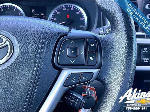 Used 2018 Toyota Highlander LE image 10