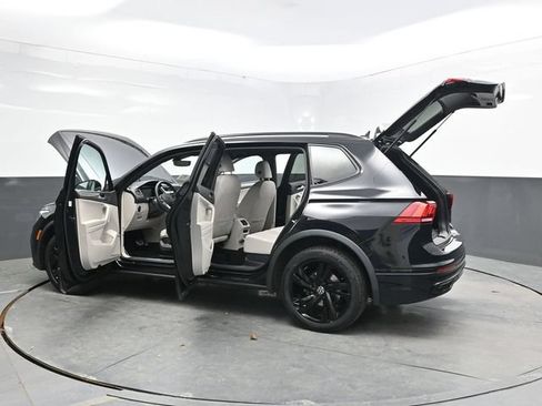 Used 2023 Volkswagen Tiguan SE R-Line AWD/4WD image 36