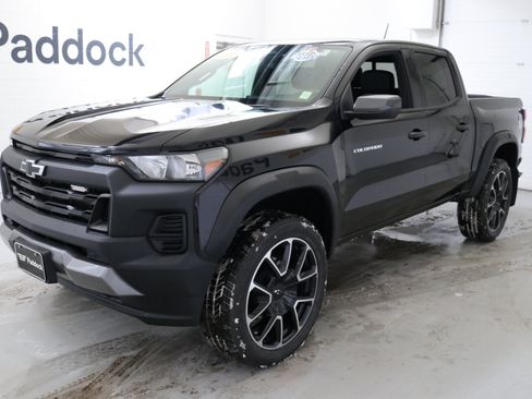 Used 2025 Chevrolet Colorado Trail Boss image 3