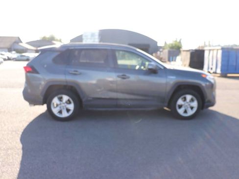 Certified 2021 Toyota RAV4 XLE w/ XLE Grade Weather Package AWD/4WD image 5
