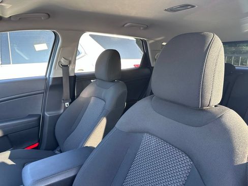 Certified 2025 Kia Sportage LX FWD image 9