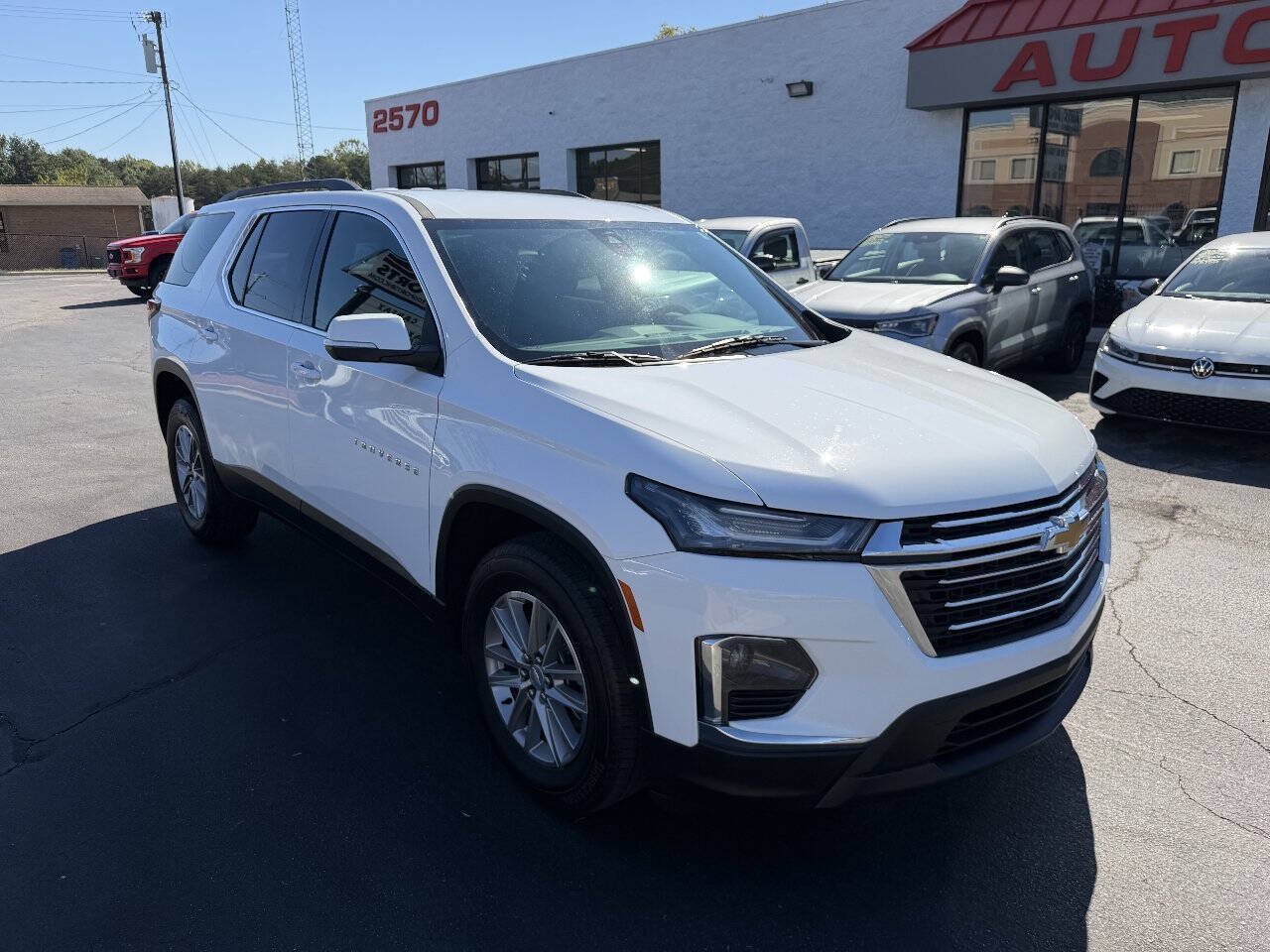 Used 2022 Chevrolet Traverse LT FWD image 3
