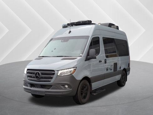 Used 2022 Mercedes-Benz Sprinter 2500 image 1