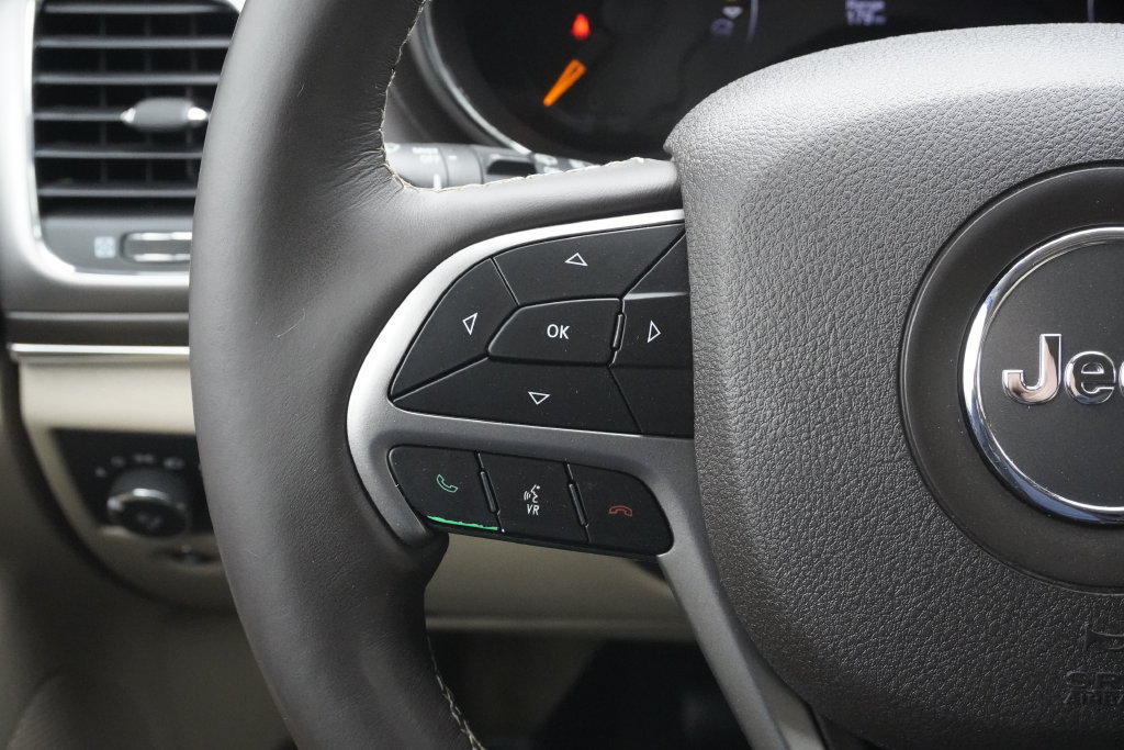 Used 2018 Jeep Grand Cherokee Overland AWD/4WD image 12