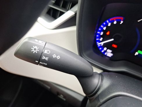 Used 2021 Toyota Corolla LE image 23