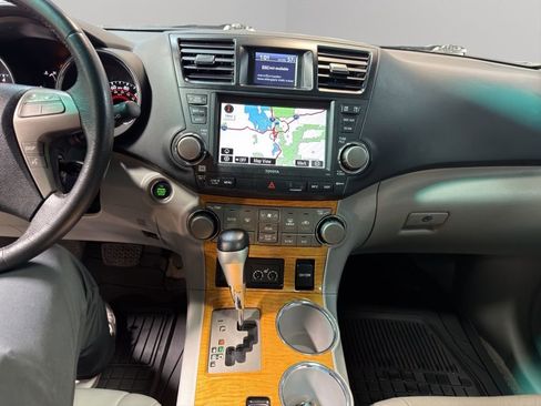 Used 2010 Toyota Highlander Limited image 12