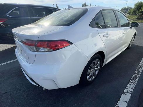 Used 2021 Toyota Corolla LE FWD image 14